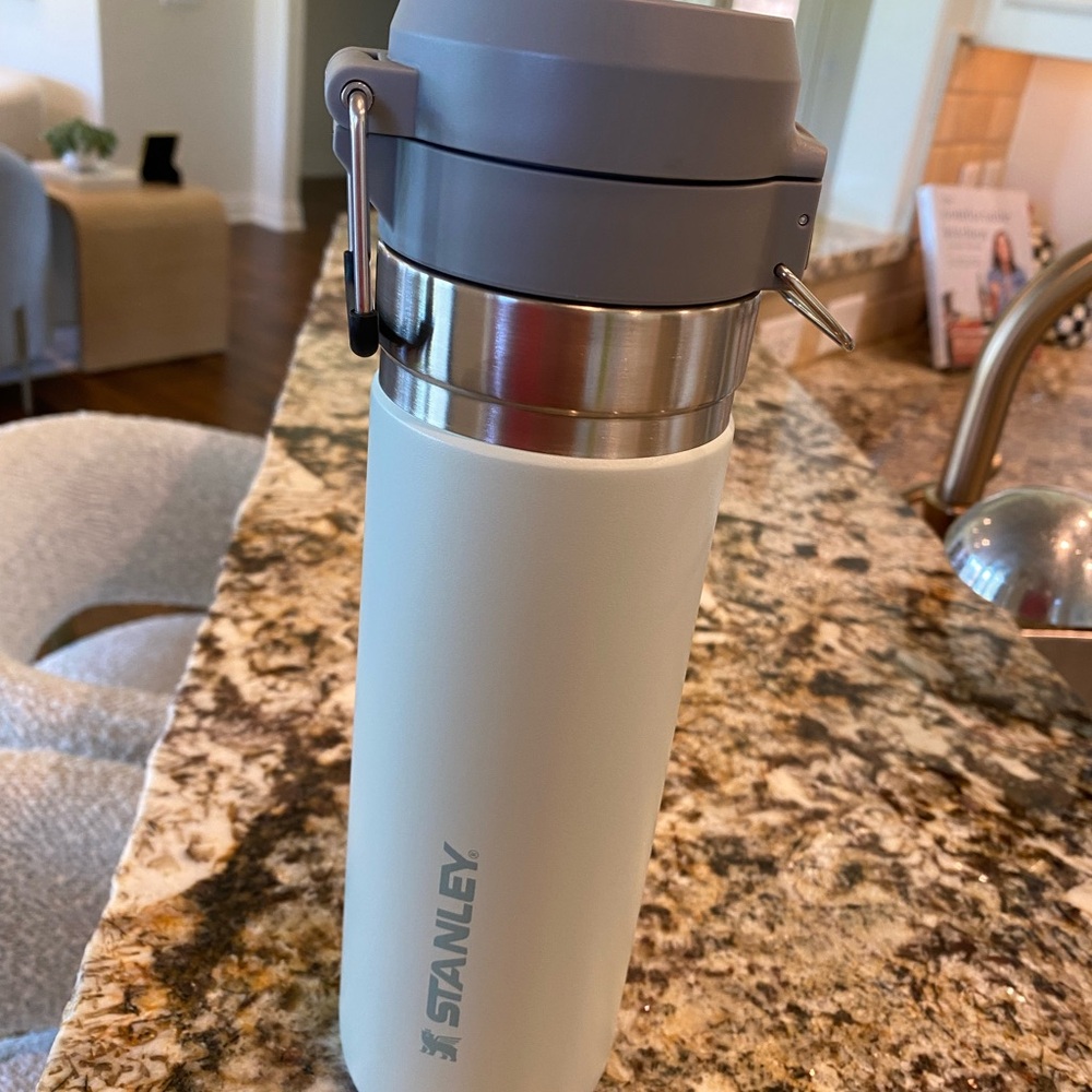 Stanley Quick Flip Go Bottle